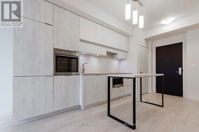 Building Photo - 8 Eglinton Ave E