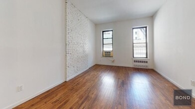 Building Photo - 214 E 85th St