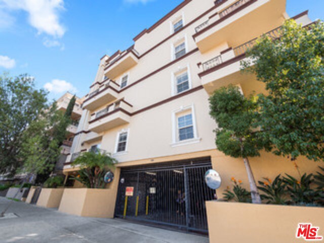 Primary Photo - 616 S Wilton Pl