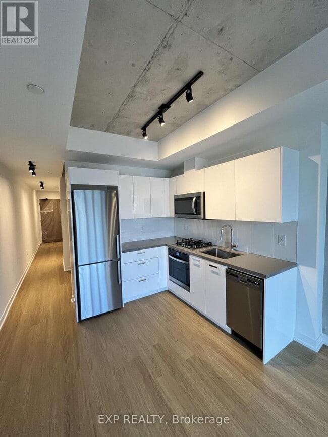 Building Photo - 195 McCaul St