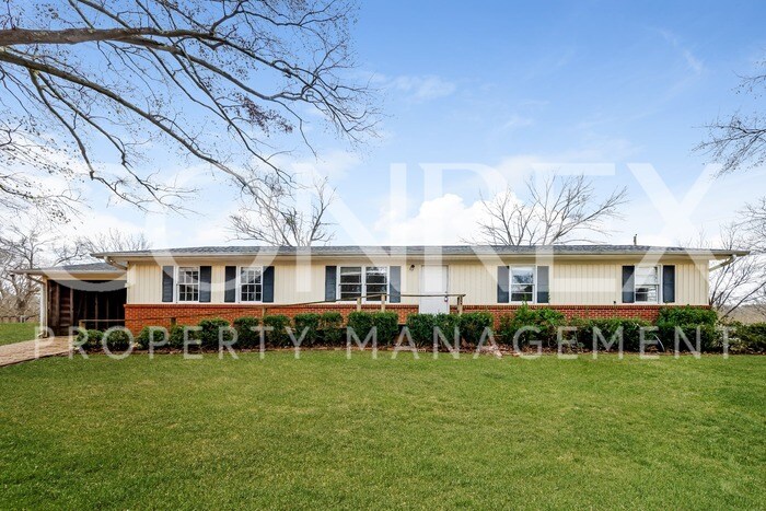 Primary Photo - Beautiful 3 Bedroom with Spacious Backyard!