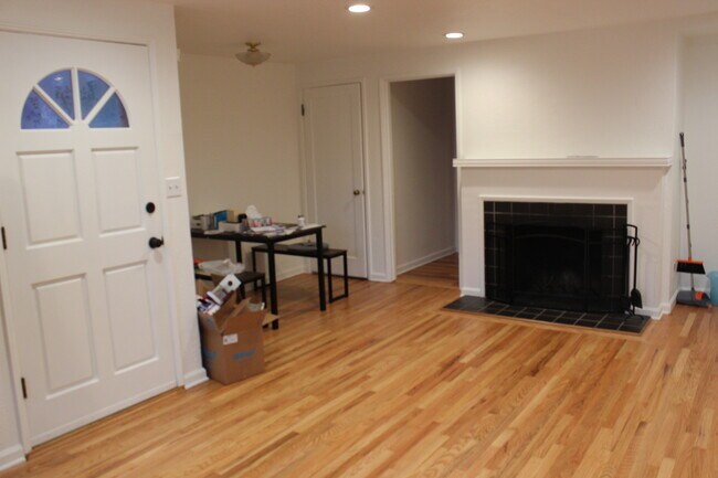 Building Photo - 4409 NE 65th St