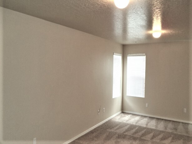 Building Photo - 1281 E Star Drive