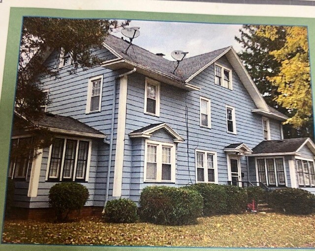 Building Photo - 234 Roxborough Rd