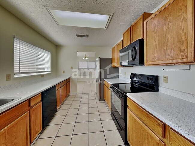 Foto del edificio - 8043 Cantura Mls