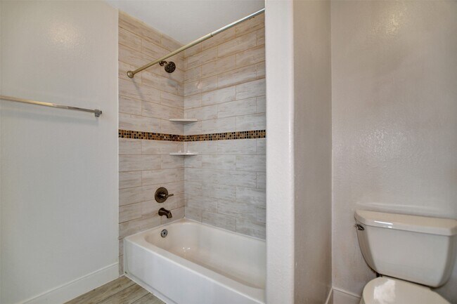 Foto del edificio - 20831 Brodie Ln