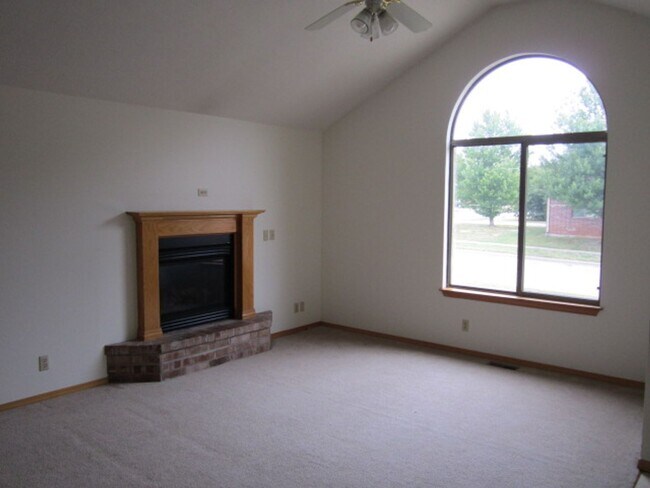 Foto del edificio - Awesome 2 bedroom duplex that is close everything!