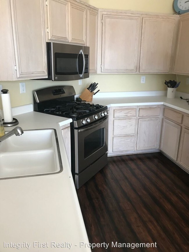 Building Photo - 4 br, 2.5 bath House - 1220 La Vida