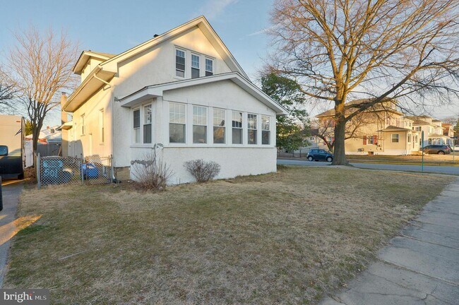 Building Photo - 501 Summit Ave