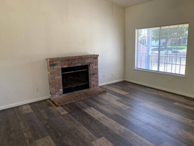 Building Photo - LABOR DAY SPECIAL - 2 WEEKS FREE RENT!!Bea...