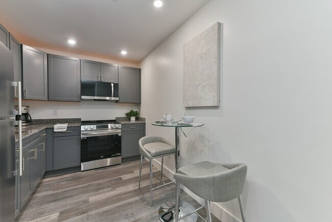 Foto del edificio - 585 Essex St