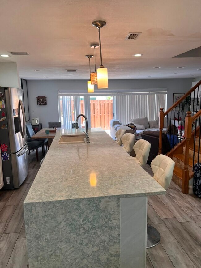 Foto del edificio - 8249 NW 9th St