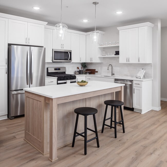 Building Photo - The Reserve at Mendota Village