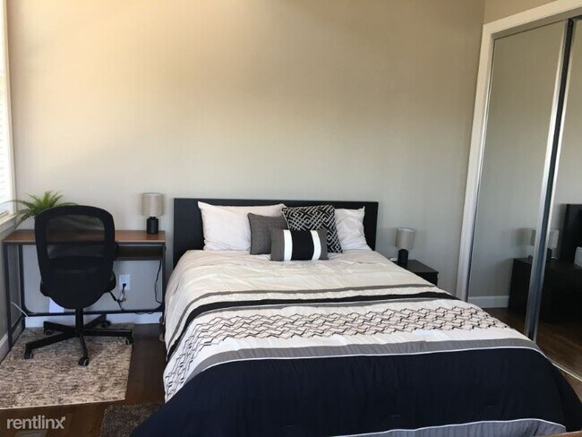 Building Photo - 1 br, 1.5 bath Townhome - A Gilman Dr.