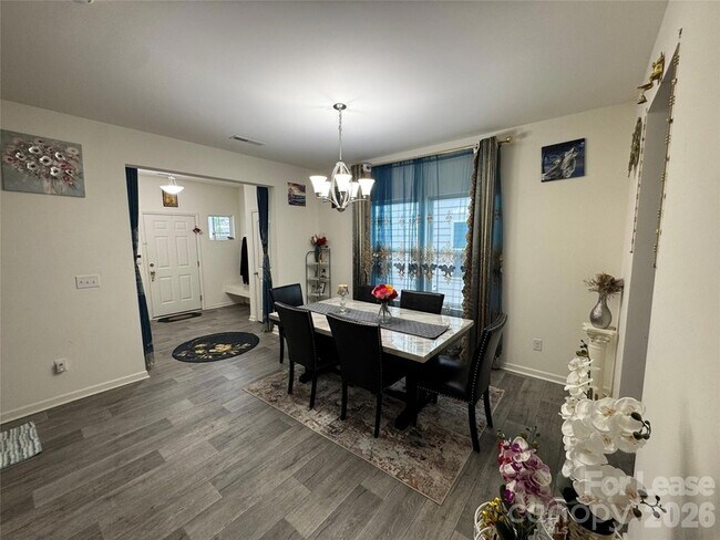 Foto del edificio - 574 Scotch Meadows Loop