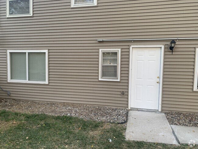 Building Photo - 312 4th Ter