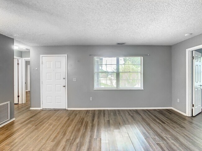 Foto del edificio - 158 Windtree Ln