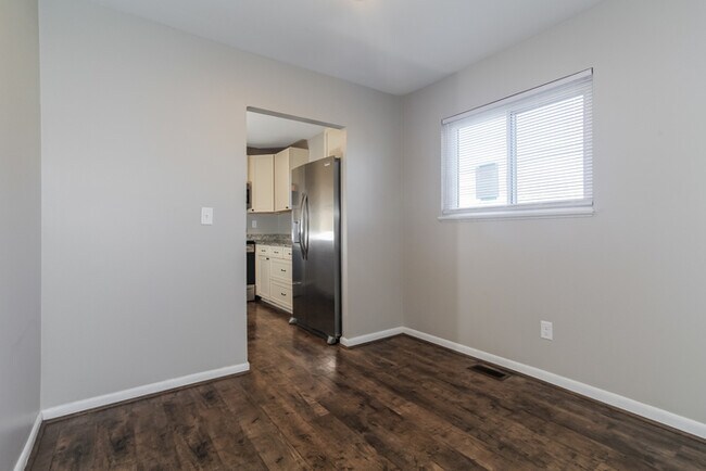 Building Photo - Amazing 3 Bedroom Brick Ranch