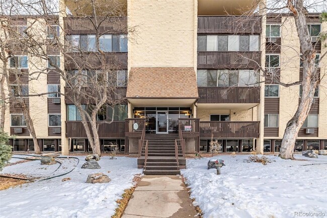 Foto del edificio - 7020 E Girard Ave