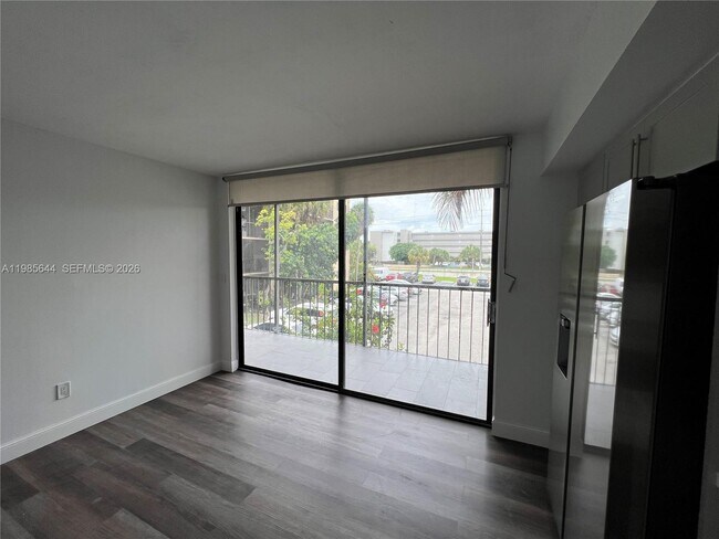 Foto del edificio - 8635 NW 8th St