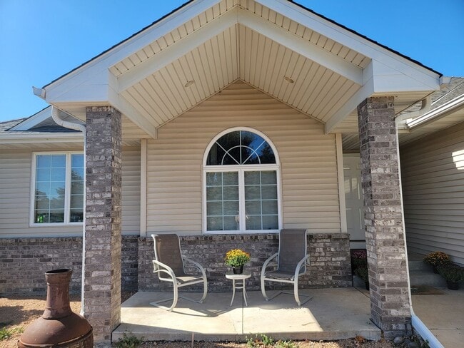 Building Photo - 3 Bedroom Single Family Home in Jordan