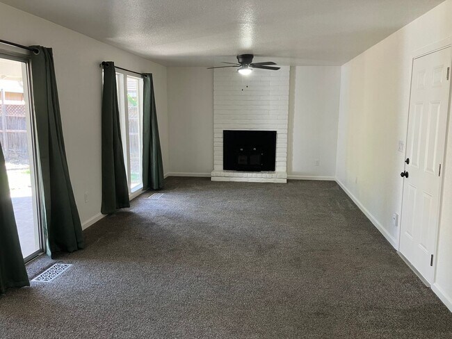 Building Photo - 1424 Kingfield Dr