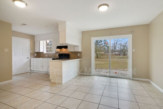Building Photo - 16516 Vermillion Dr