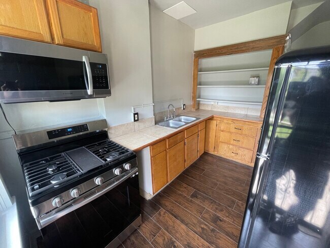 Cocina - 448 E Philadelphia St