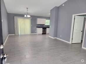 Building Photo - 202 Oak Ln Cir