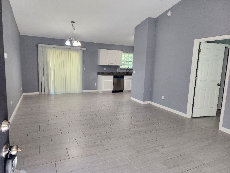 Primary Photo - 202 Oak Ln Cir
