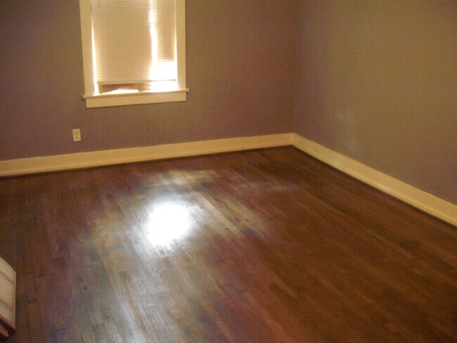 Building Photo - 206 Ivy Ave