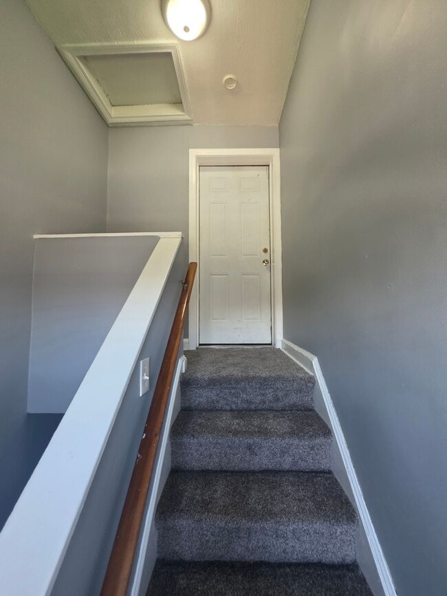 Building Photo - 403 Greenhill Ave