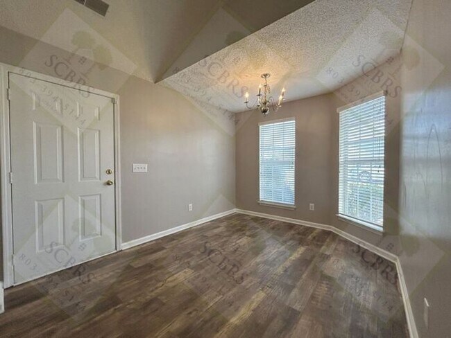 Foto del edificio - 352 White Gables Dr