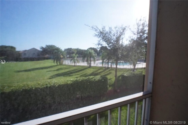 Building Photo - 4 br, 3 bath Townhome - 16339 Malibu Dr # 22A