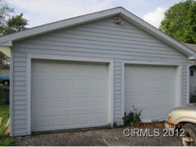 Building Photo - 3 bedroom 1 bath