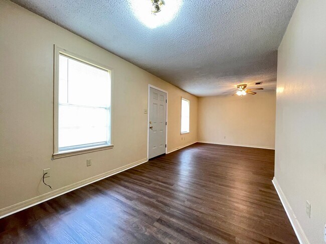 Foto del edificio - 402 W Florida Ave