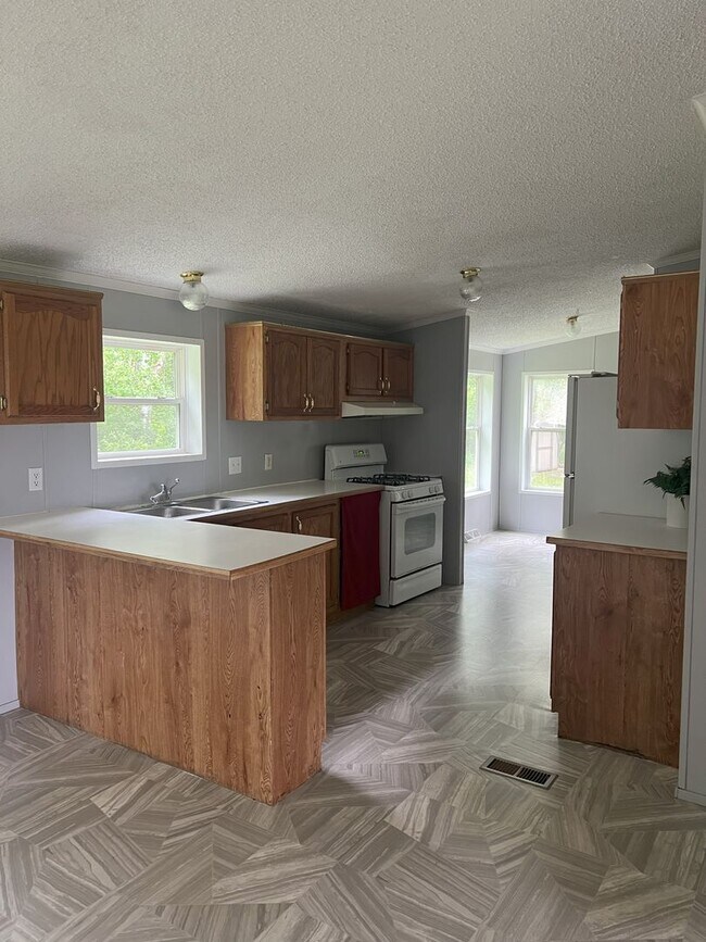 Foto del edificio - CENTRALLY LOCATED HOME IN CADILLAC