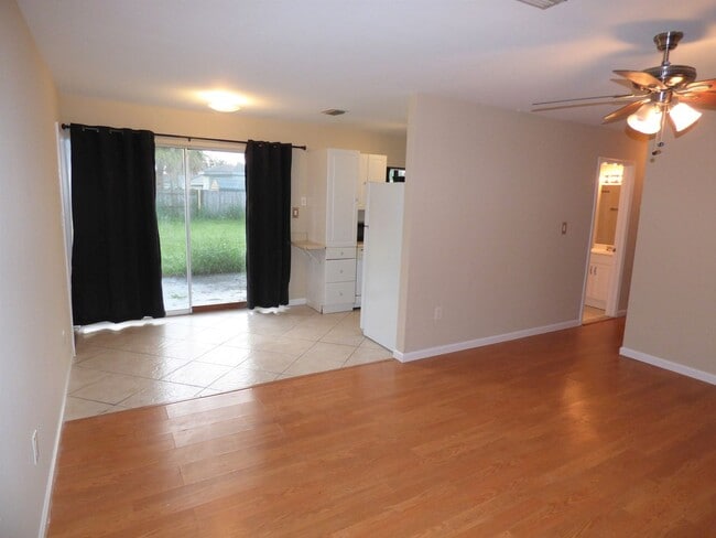 Foto del edificio - 3074 Broadpoint Dr