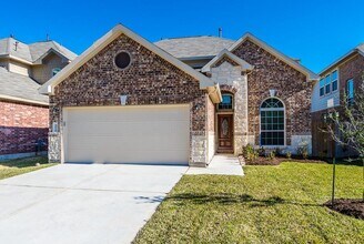 Building Photo - 2911 Lake Dr