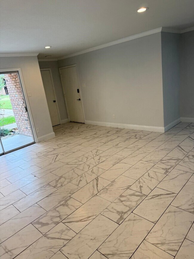 Foto del edificio - 7600 Burgoyne Rd