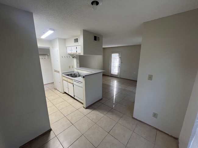 Foto del edificio - 8635 Mallard Reserve Dr