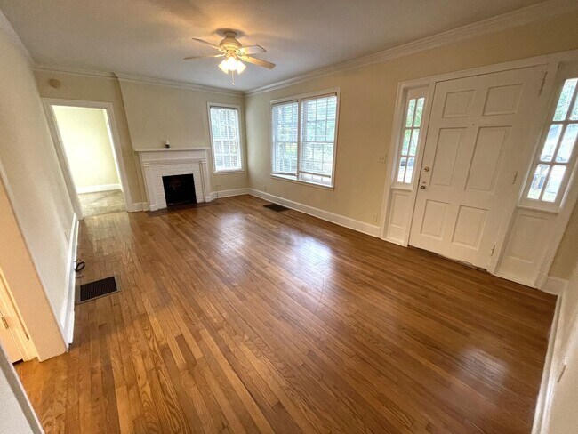 Foto del edificio - 3 Br House in Normaltown - Fall 2026 Prelease