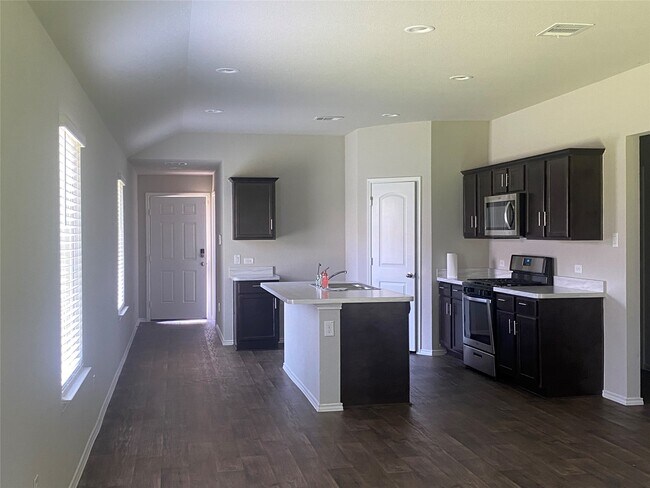 Foto del edificio - 16937 Rich Pines Dr