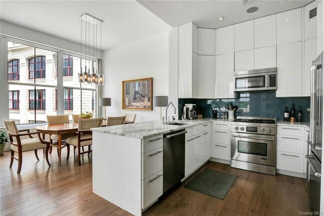 Foto del edificio - 1 Scarsdale Rd