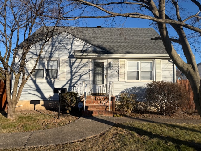 Building Photo - 13 Putnam Ave