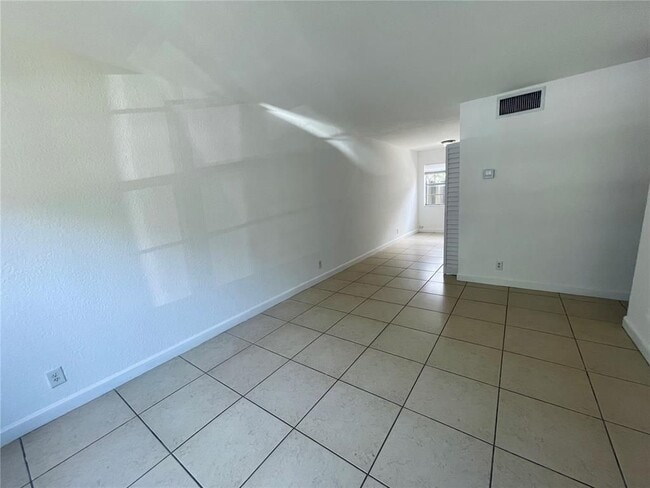 Foto del edificio - 825 NW 46th Ave