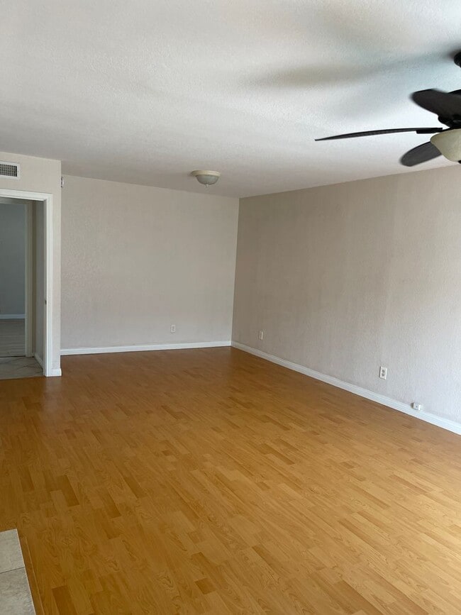 Foto del edificio - 3BR/2BA   By the beach.