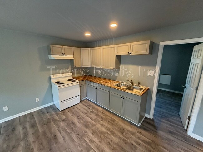 Building Photo - 1129 E Grand Ave