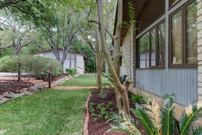 Building Photo - 1101 Crystal Creek Dr