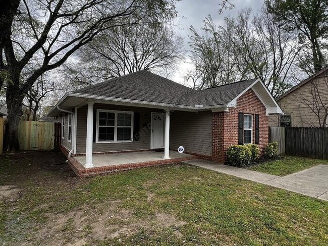 Building Photo - 1522 Schaer St
